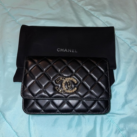 Handbags - Wallet On Chain